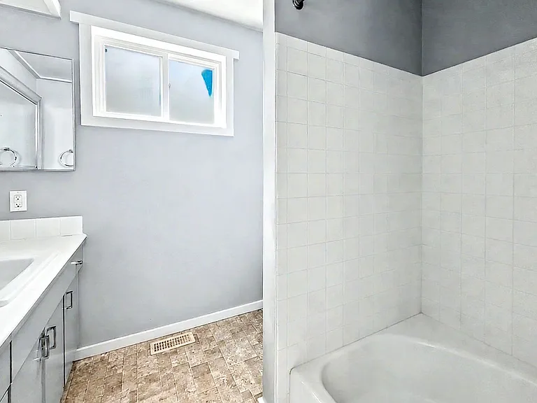16815 NE 6th Pl — Photo 17