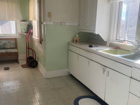 3rd image of 806 S Alice St