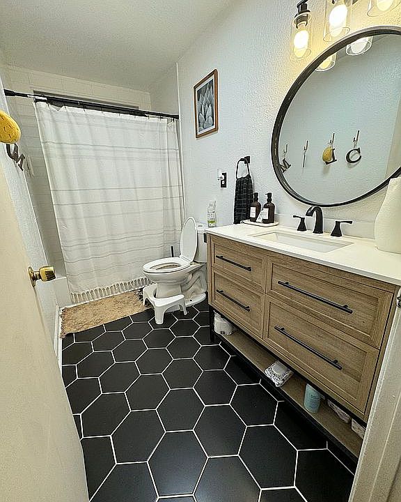 Hallway bathroom 