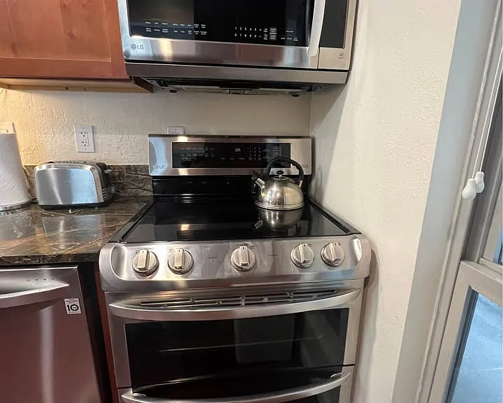 625 Manhattan Pl #208 — Photo 17