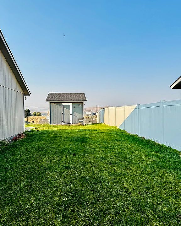 2nd image of 435 Cardinal Pl