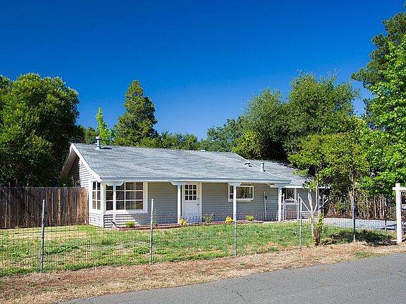 4th image of 826 Live Oak Way