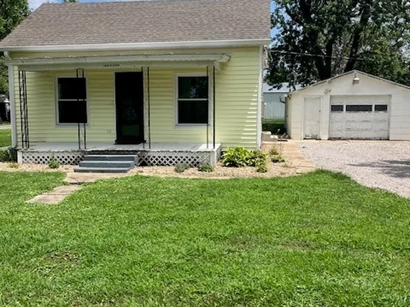 407 N 9th St, Altamont, IL 62411