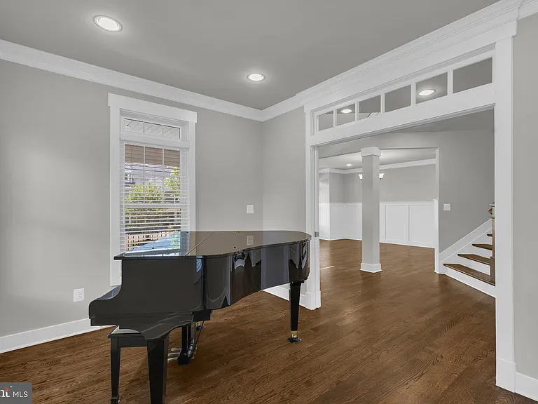 2233 N Underwood St — Photo 25