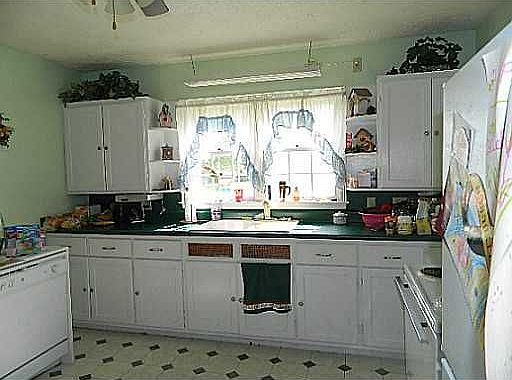 2nd image of 126 E Ruth St