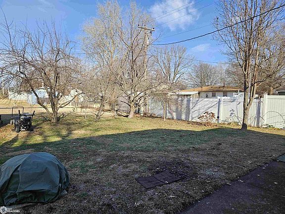 4th image of 210 W Van Weiss Blvd