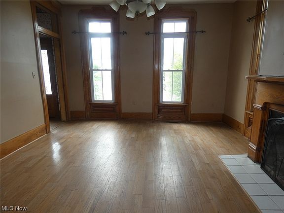 5th image of 301 S Lincoln Ave