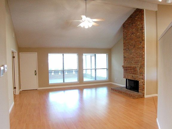 5th image of 3213 Meadowood Dr