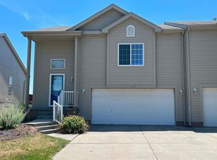 17219 Manderson St, Omaha, NE 68116