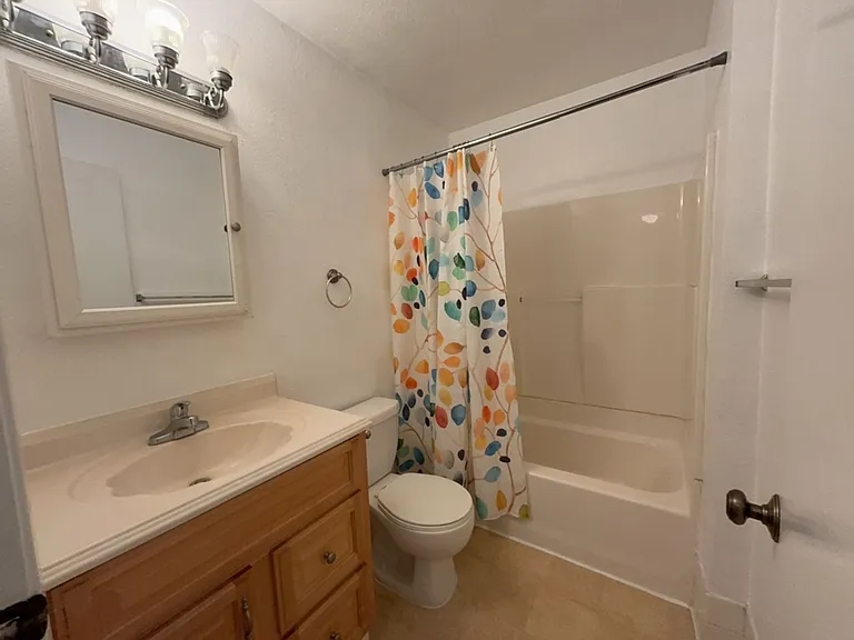 625 Adams Street — Photo 8