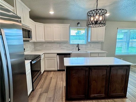 5th image of 6101 Aquilla Dr
