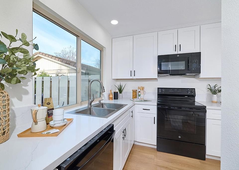 1st image of 11364 Poblado Rd