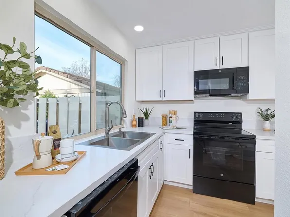 11364 Poblado Rd, San Diego, CA 92127