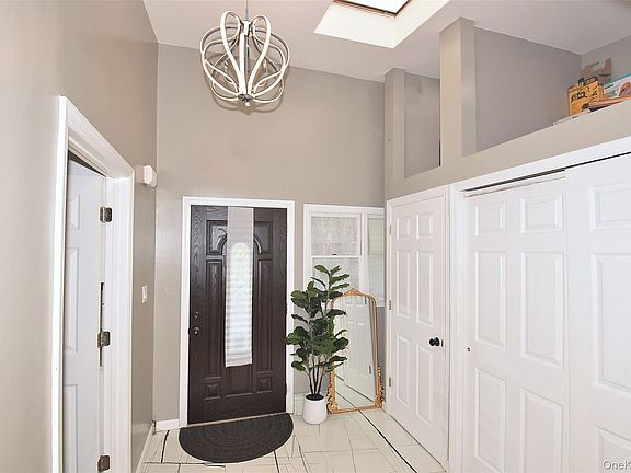 4th image of 32 W Cabot Lane