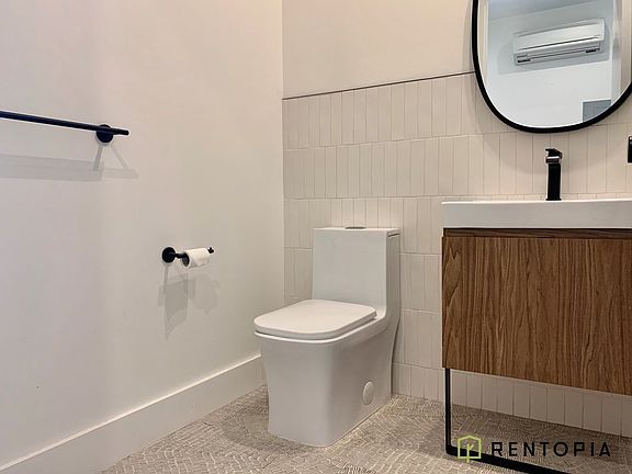 4th image of 420 Tompkins Ave #411