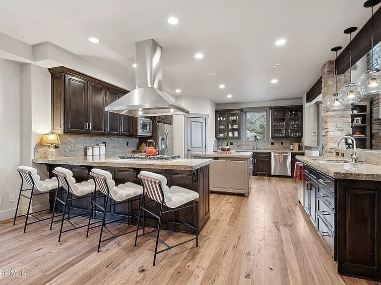 2060 Paddington Dr — Photo 8