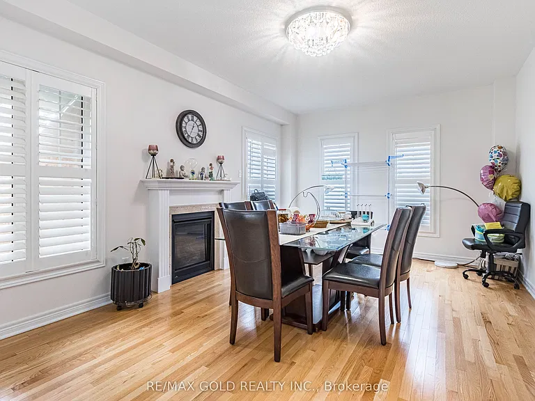 110 Banbridge Cres — Photo 8