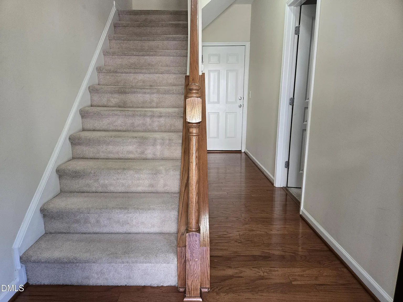 3 bed, 3.5 bath, 1800 sqft, $2,049 — Photo 2