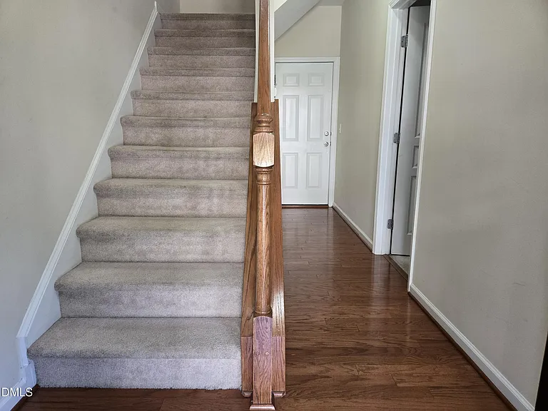 329 Kinellan Ln — Photo 2