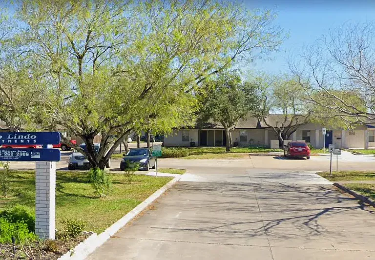 402 Hinojosa Dr — Photo 1
