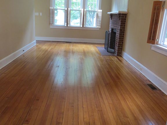 Spacious living/dining combo