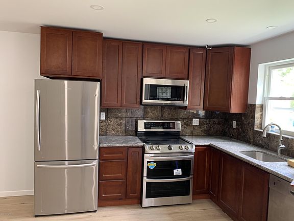 3rd image of 29 Brookeville Ter #31