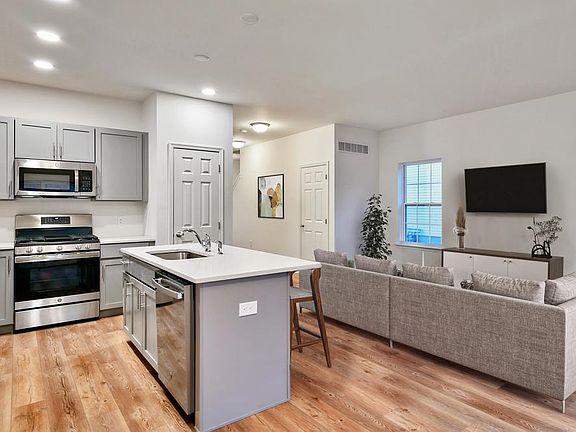 Hillcrest Towns - Kitchen Living Room