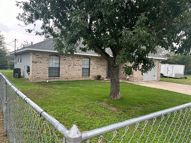 2110 Jerome Dr — Photo 3