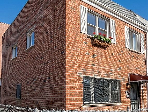 2nd image of 699 Conduit Blvd
