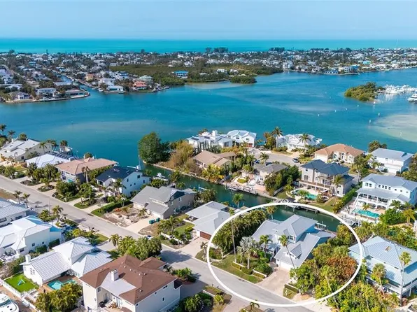 605 N Point Dr, Holmes Beach, FL 34217