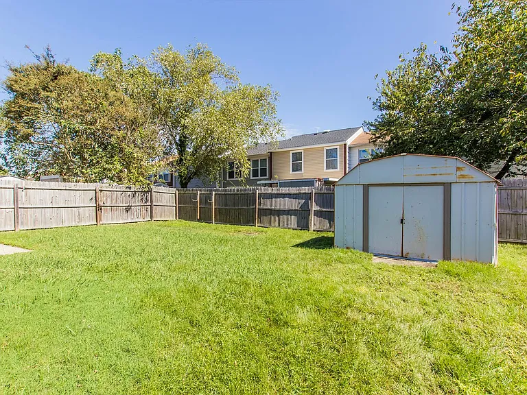 640 Counselor Sq — Photo 41
