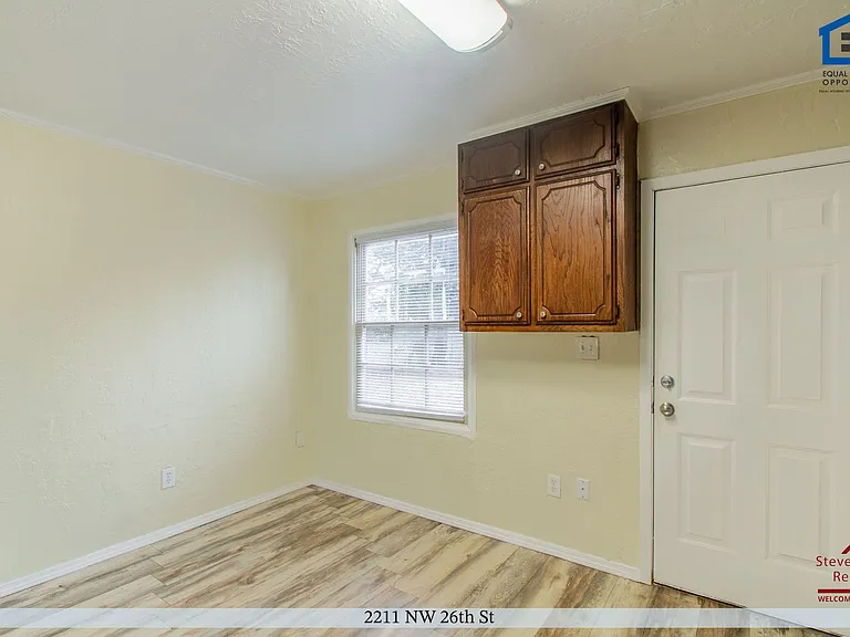 2211 NW 26th St — Photo 16