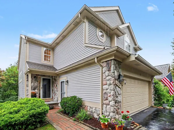 6464 Waters Edge Way, Clarkston, MI 48346