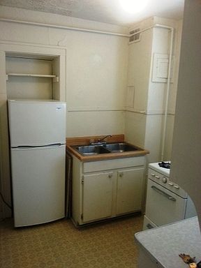 3rd image of 912 S 17th St APT A2