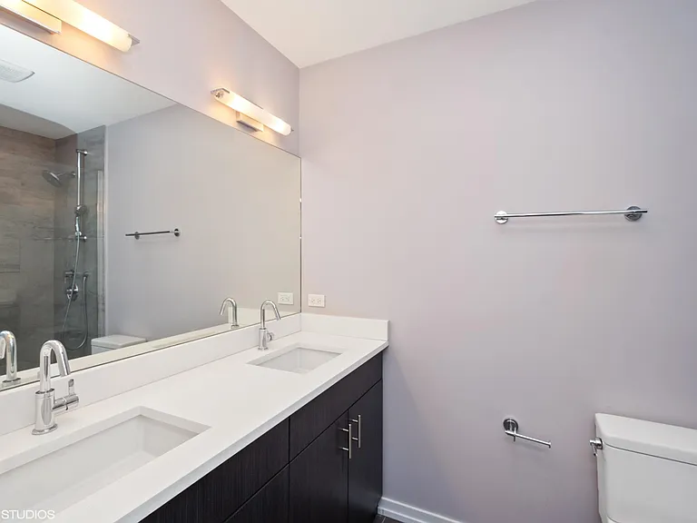 2159 W Adams St #2 — Photo 8