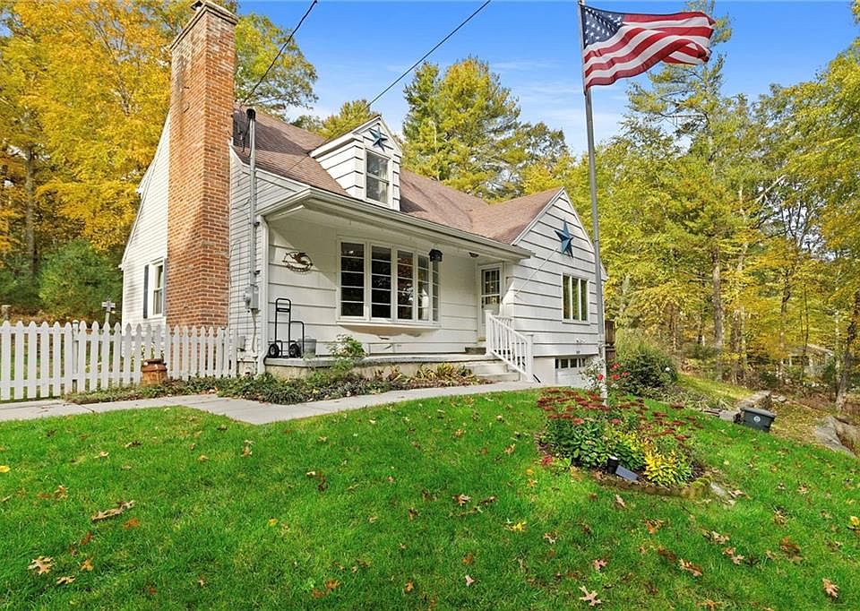 1st image of 569 Hill Farm Rd