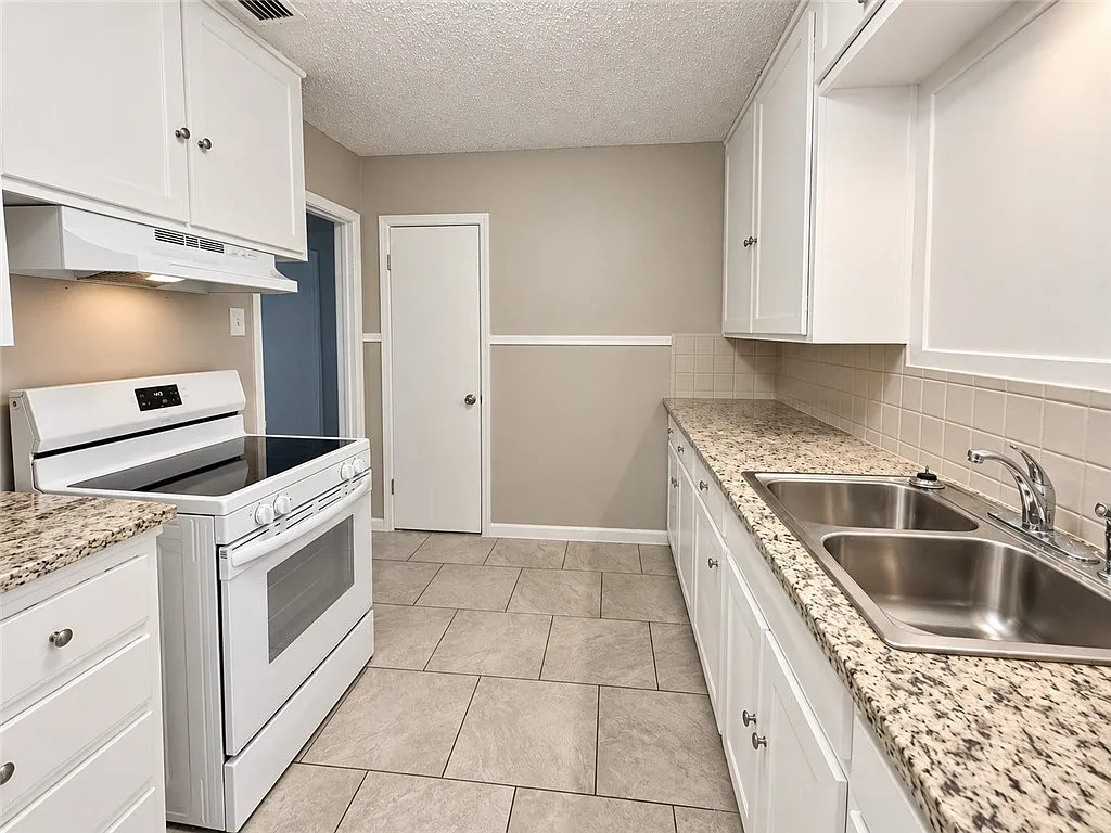 3 bed, 1250 sqft, $1,700 — Photo 3
