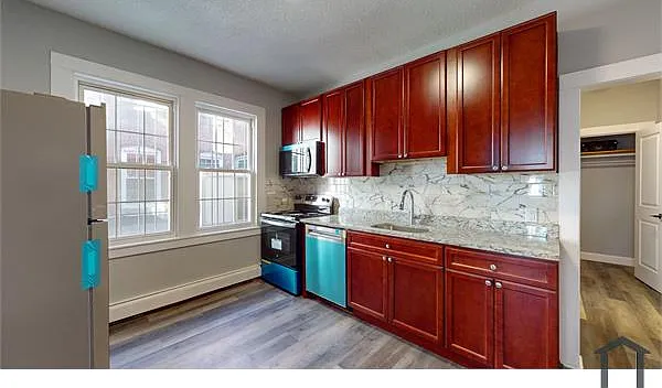 635 Albany Ave — Photo 6