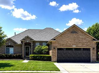 54419 Maple Leaf Dr, New Baltimore, MI 48047