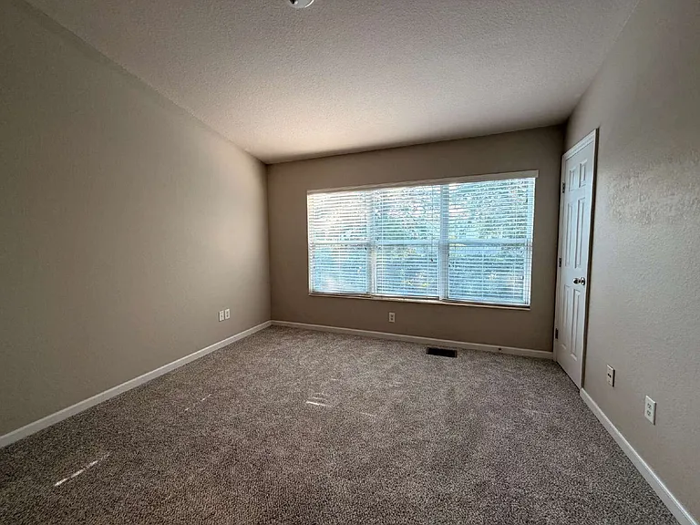 4430 SW 49th Ave — Photo 18