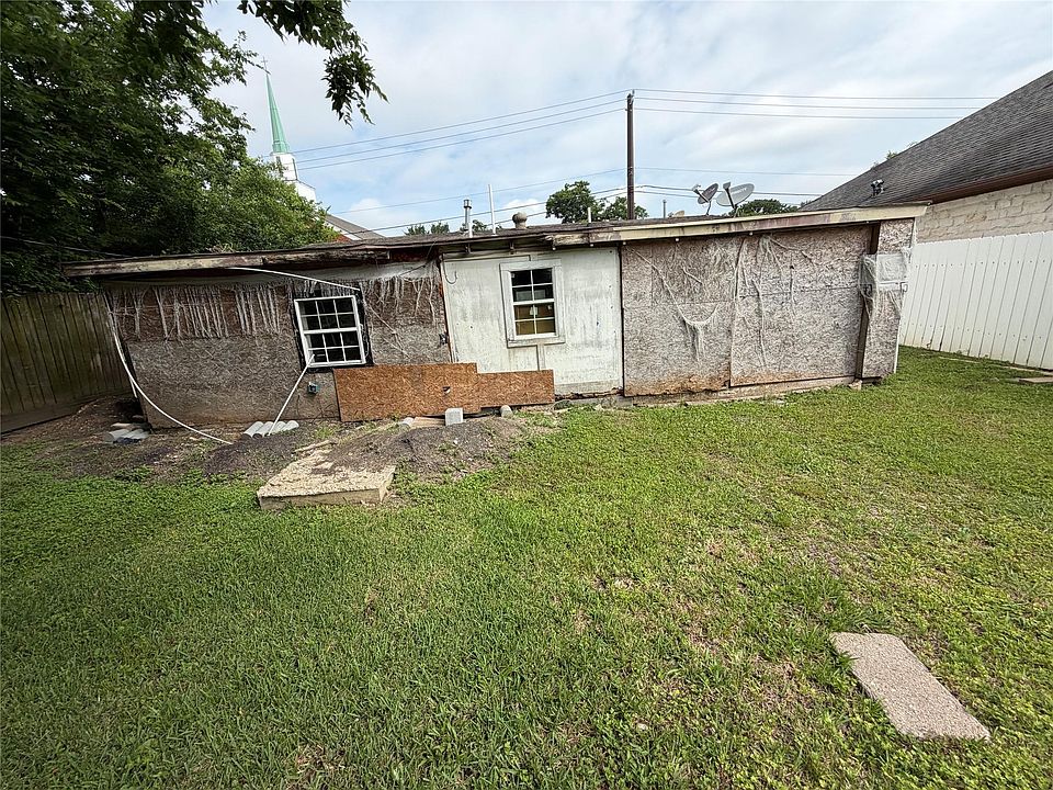 1st image of 310 Georgia St