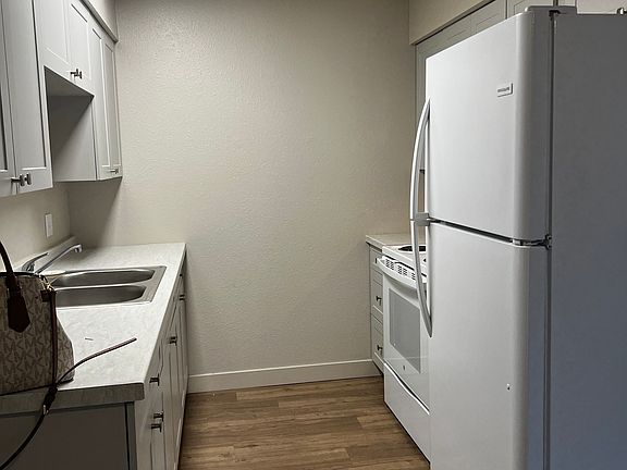 2nd image of 434 E Hugus St #88cfb46e6
