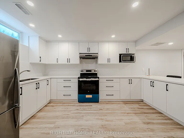 3 Glenayr Rd #LOWER — Photo 6