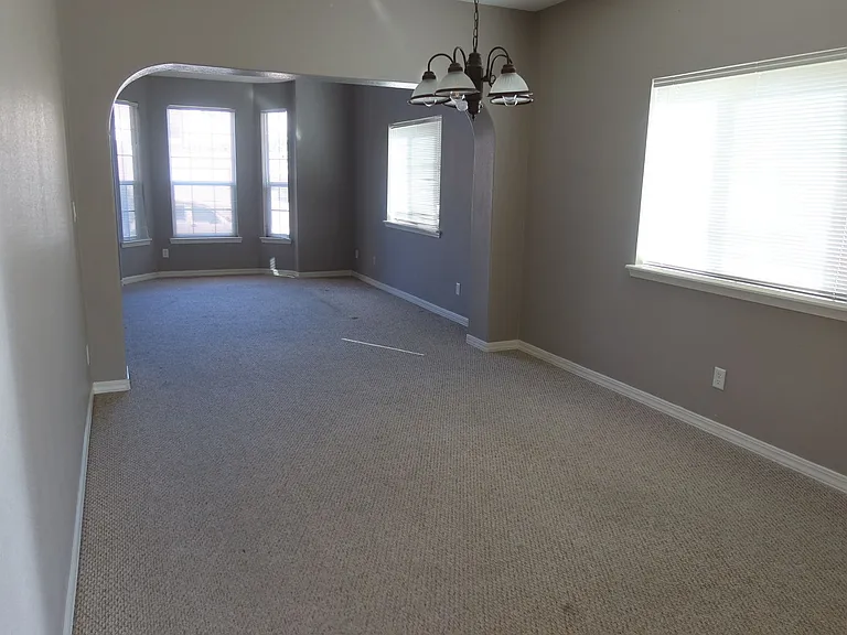 943 Via Descanso Dr — Photo 3