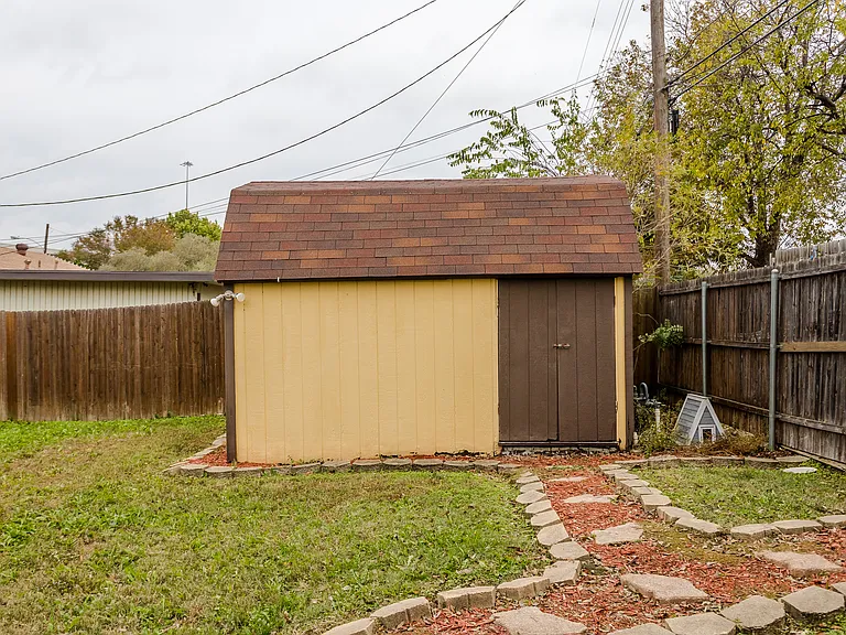2517 Rosewood Dr — Photo 35