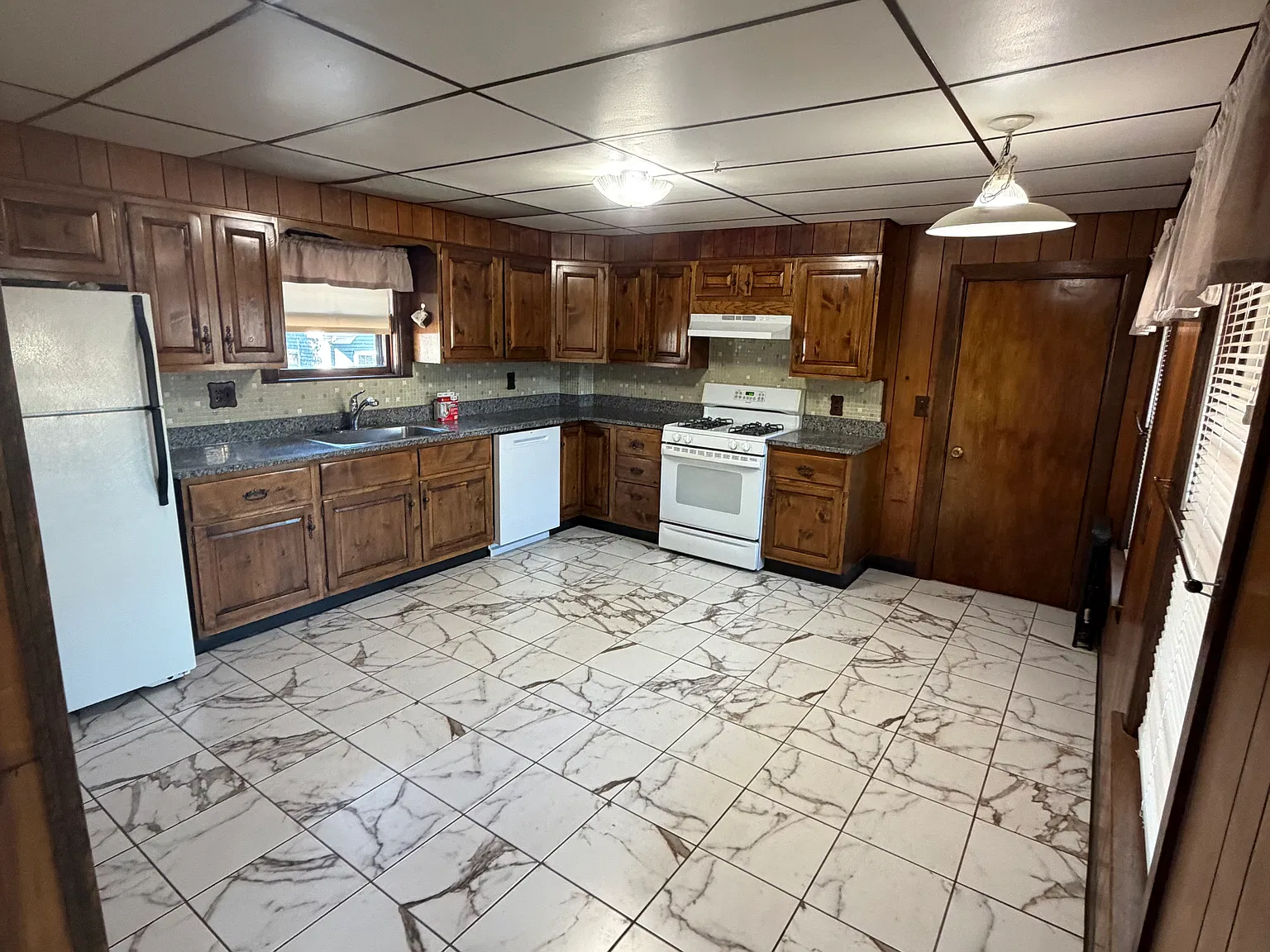1 bed, $2,300 — Photo 2