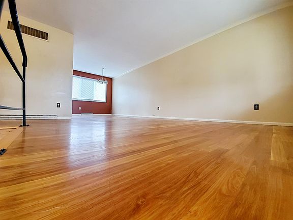 5th image of 648 Halifax Dr