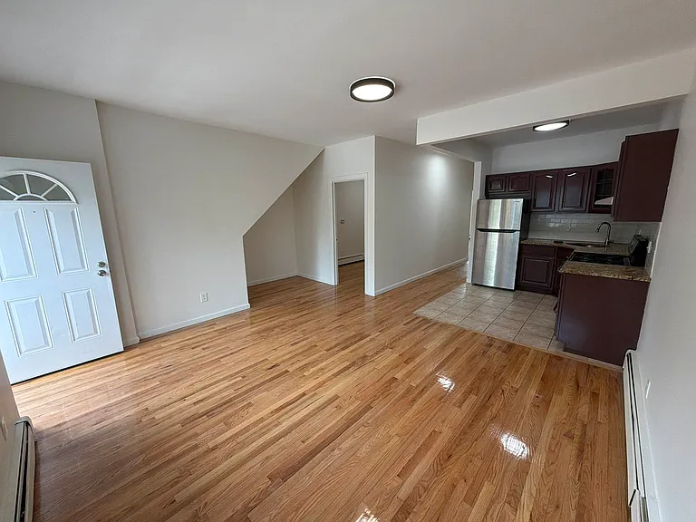 312 E 29th St #2 — Photo 1