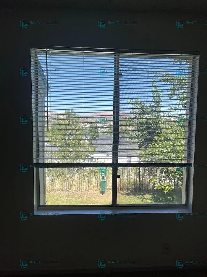 2 bed, 1.0 bath, 963 sqft, $1,400 — Photo 4