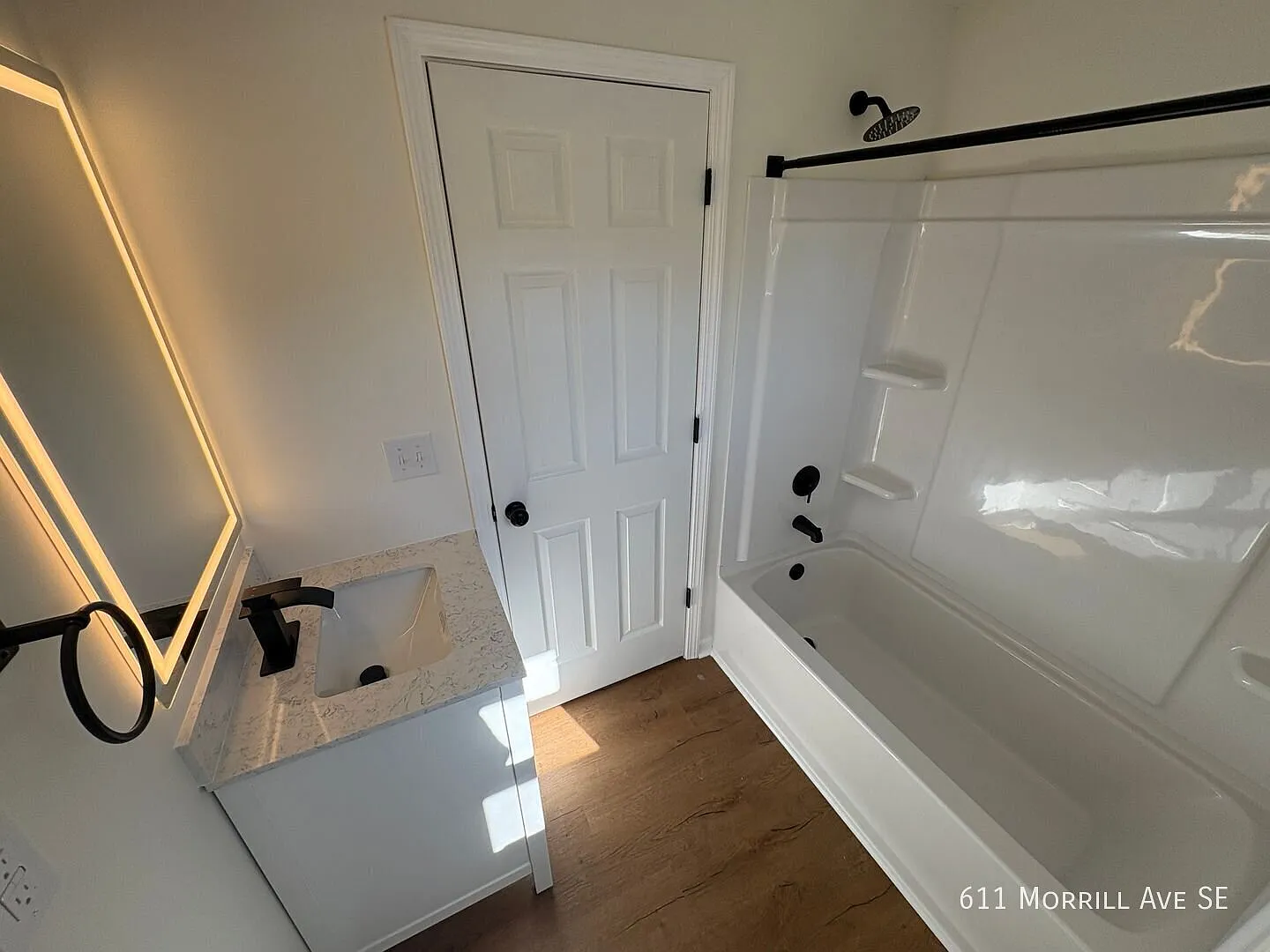 Spacious 3-Bedroom Home with Great Kitchen & Backyard — Photo 4